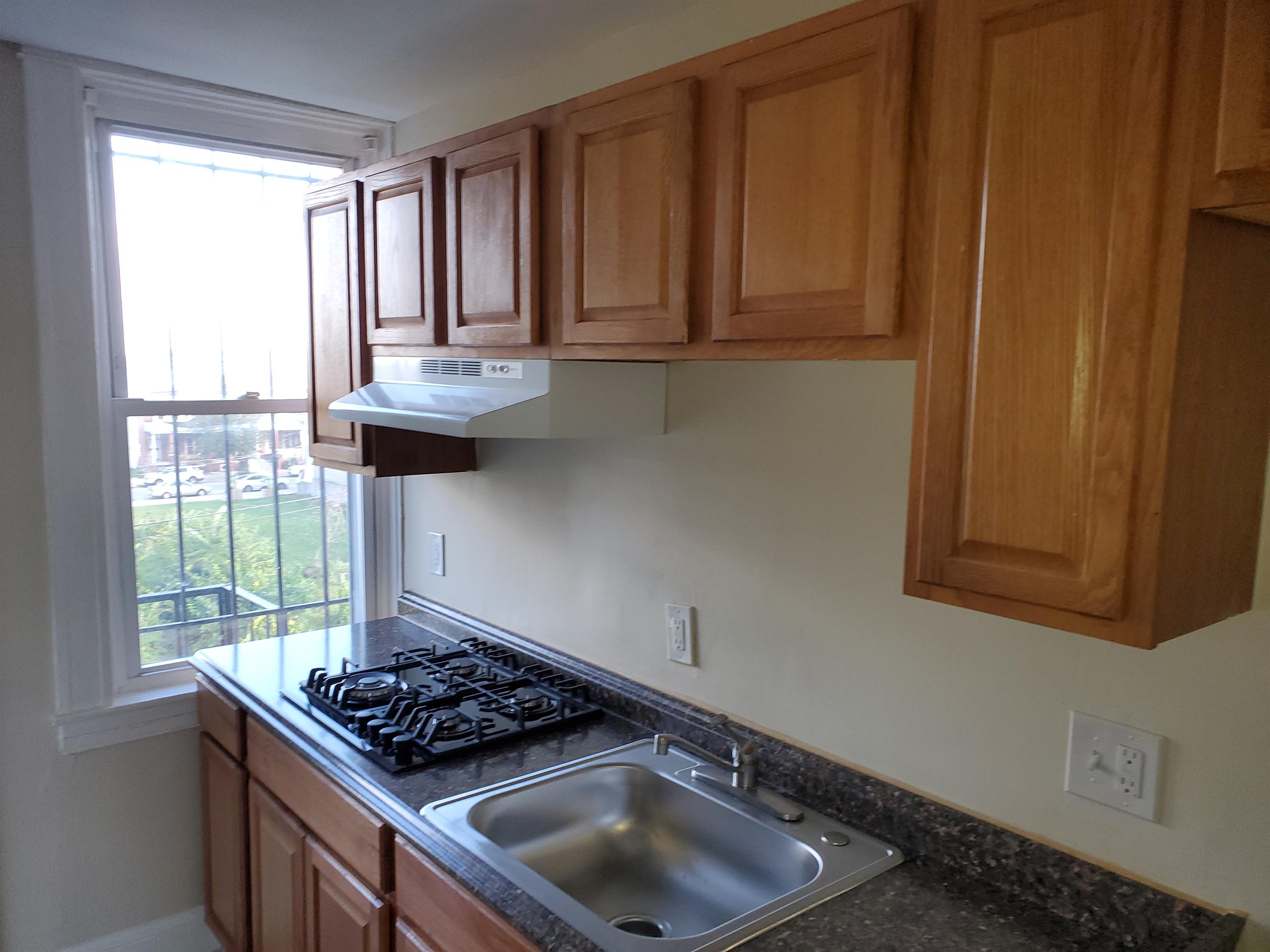 2505 Brookfield Ave - 3